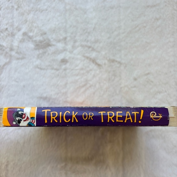 Trick or Treat! (Baby Looney Tunes) by Peggy Schaefer - Picture 8 of 8